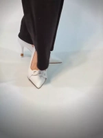Туфли белые на низком каблуке
