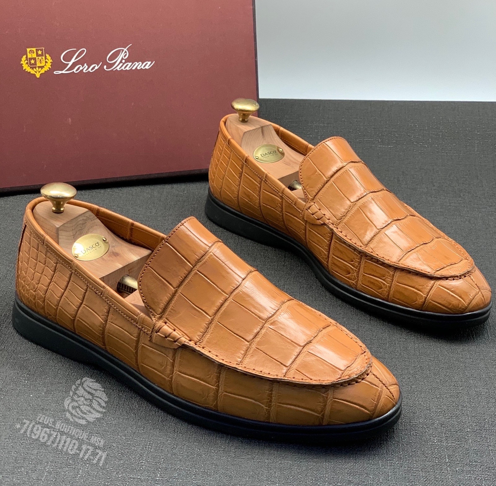 Лоферы Loro Piana из кожи крокодила