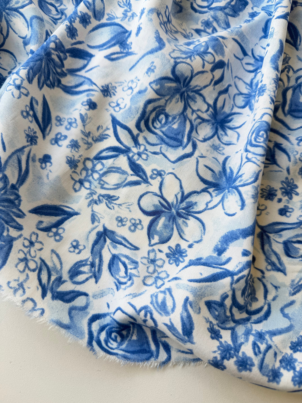 Вискоза (штапель) Фарфоровые розы