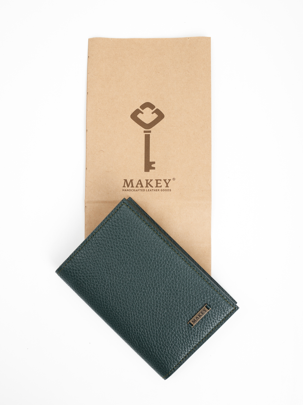 Обложка для паспорта с карманами «Классика». Цвет зелёный