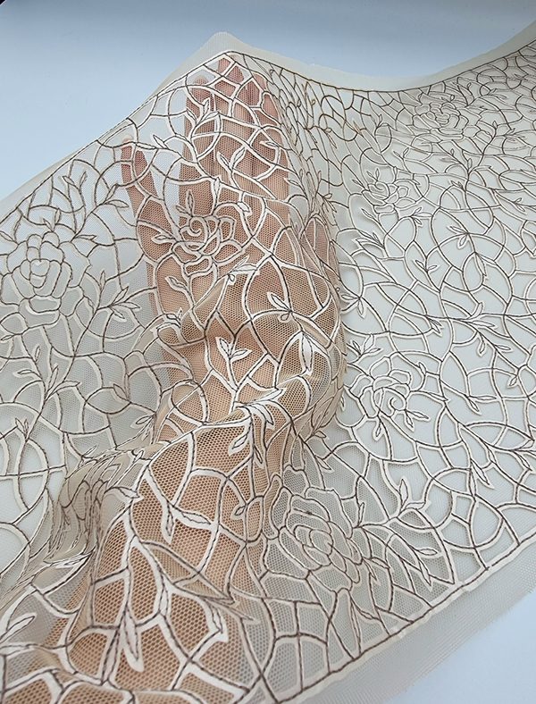 Вышивка на сетке бежевая атласная К696