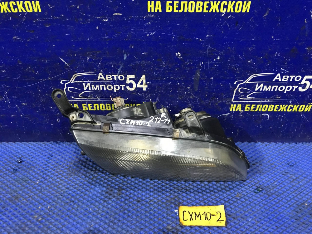 Фара передняя правая TOYOTA IPSUM 1997