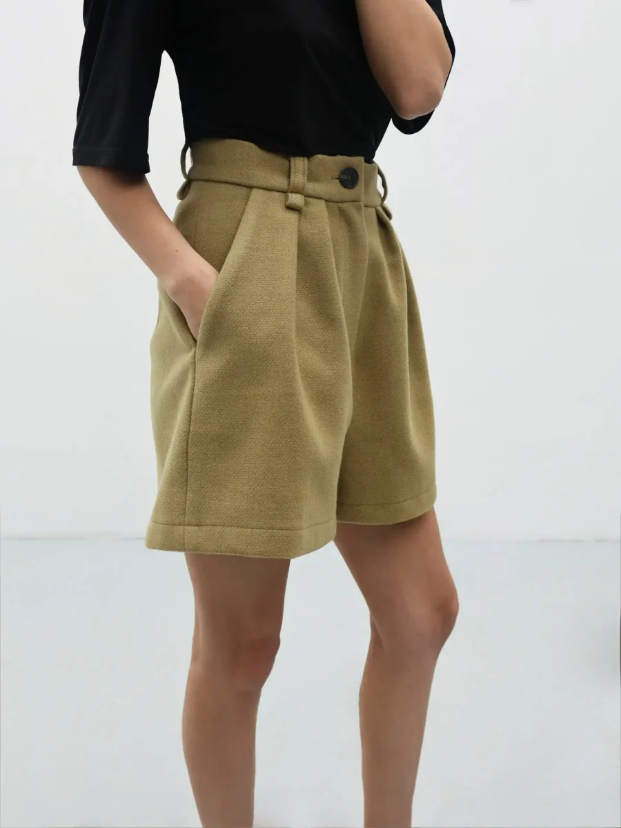 Шорты с защипами, Зеленые