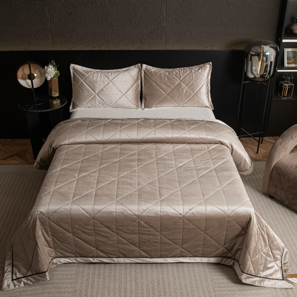 Велюровое покрывало в клетку с наволочками OVL036