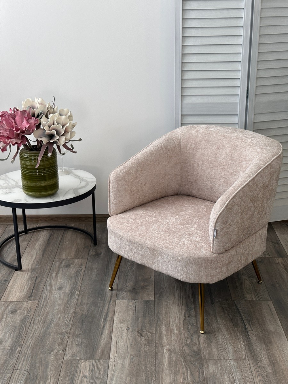 Кресло М-City DISAUR Мюсселс (Mussels) 3018-10 Бежевый, Шенилл, Золотой каркас