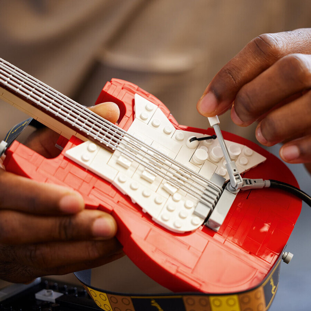 Конструктор LEGO Ideas 21329 Гитара Fender Stratocaster
