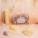 Набор банный дорожный 4шт «Traveler - Цветы», цв айвори, (мочалка, футляр 2шт, расческа), 22*15*6