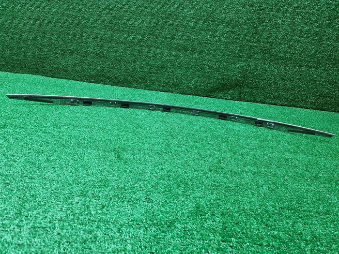 Молдинг крышки багажника Mercedes E W213 (16-21)