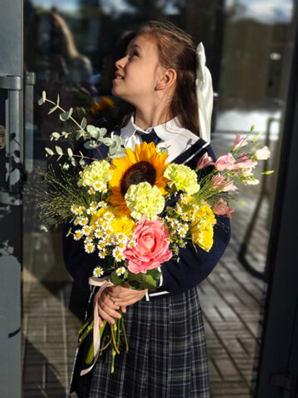 Букет ко Дню Учителя с подсолнухом