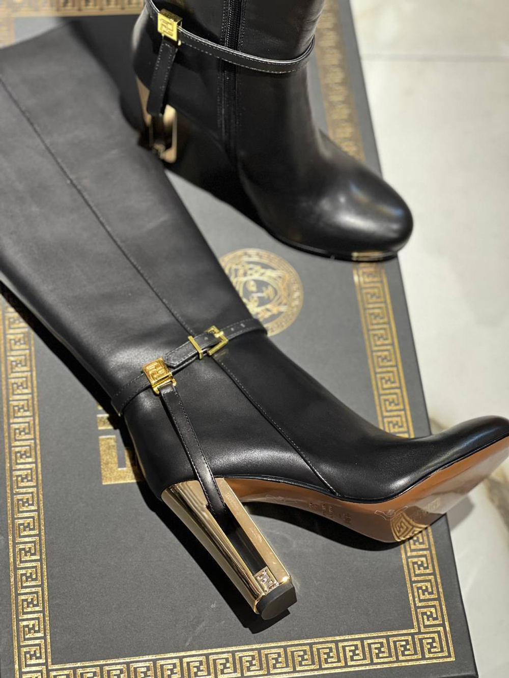 Сапоги Versace