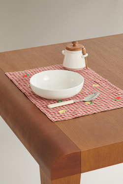 ZARA HOME ФРУКТОВАЯ ВЫШИТАЯ САЛФЕТКА, КРАСНЫЙ