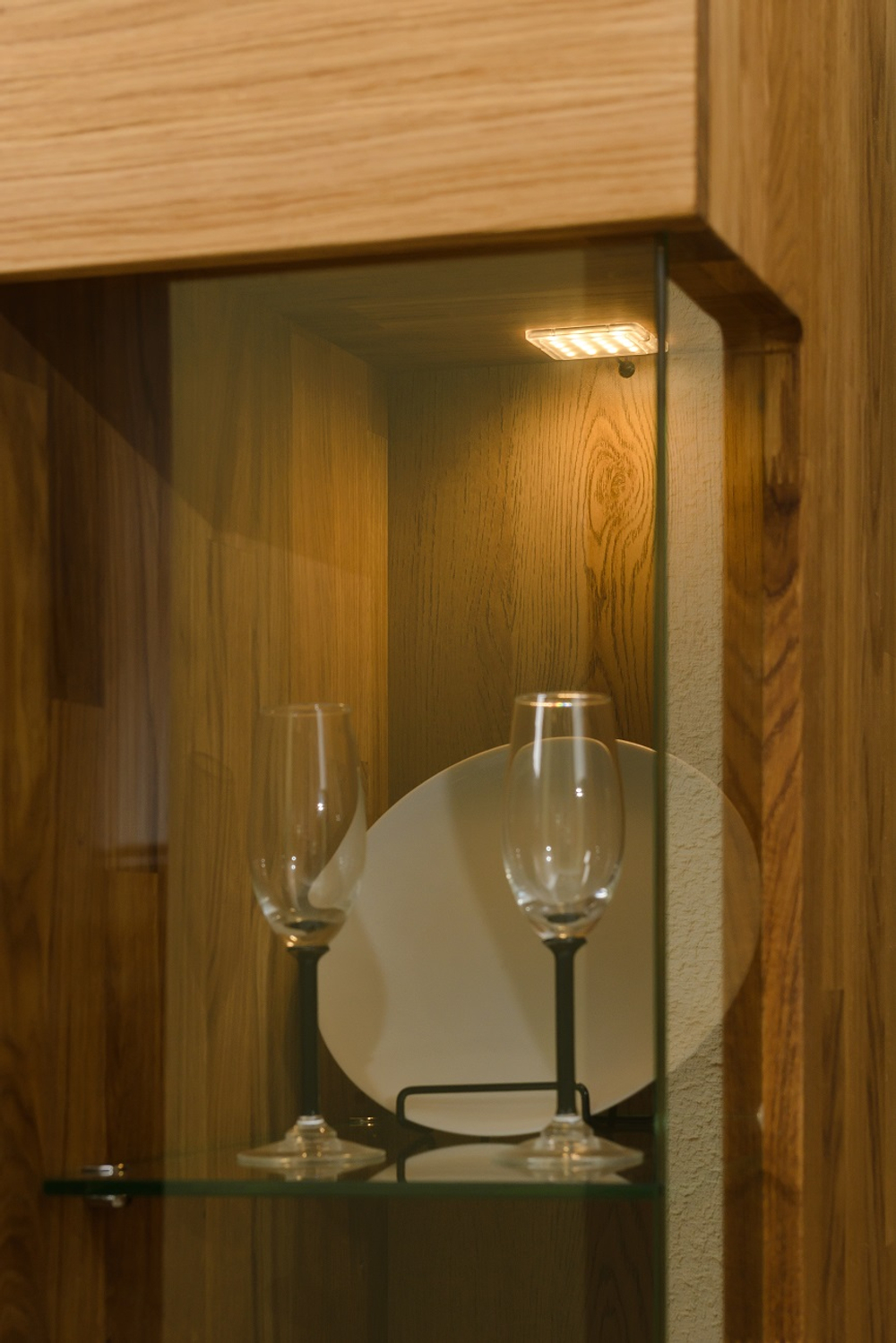 Шкаф с витриной Parma-21 из массива дуба