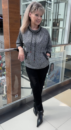 Пестрый блузон с кармашками на большие размеры