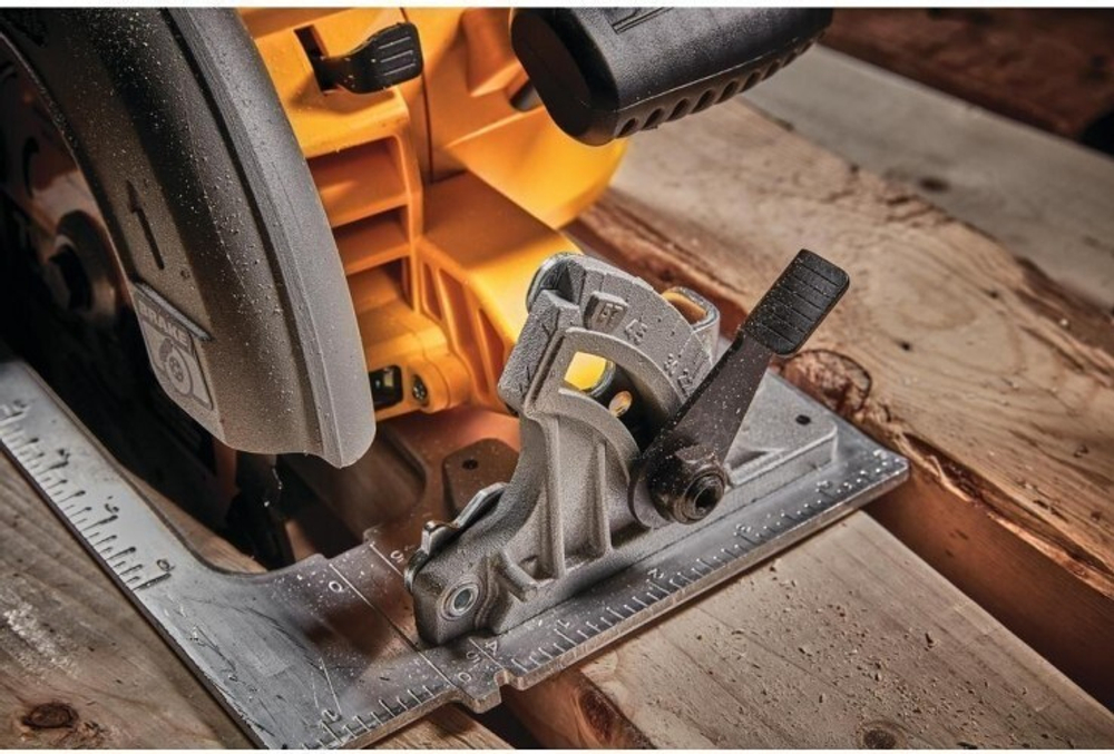 Пила циркулярная аккумуляторная DeWALT DCS 573 NT FLEXVOLT, бесщеточная, без АКБ и З/У DCS573NT-XJ