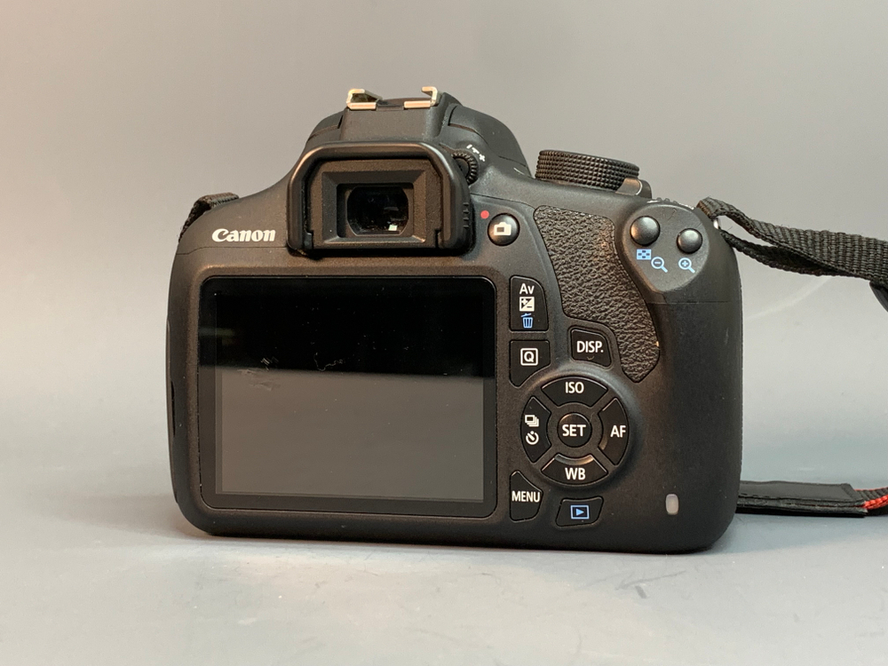 Canon 1200D kit 18-55mm 3.5-5.6 III 1.006 кадров