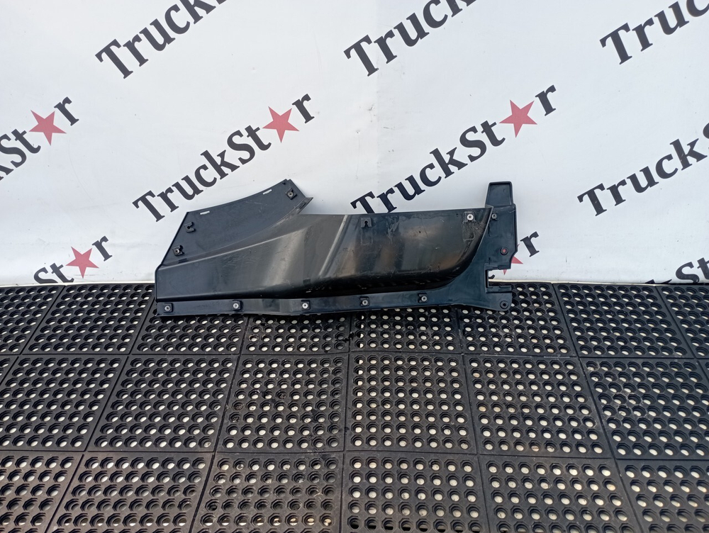 Накладка корпуса подножек правая