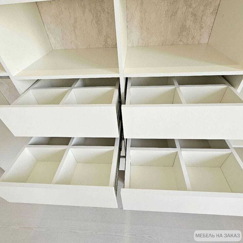 Гардеробная система с дверками-купе