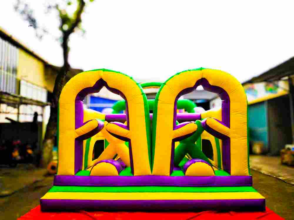 Надувной батут «Длинная полоса препятствий» 16*4*5 м