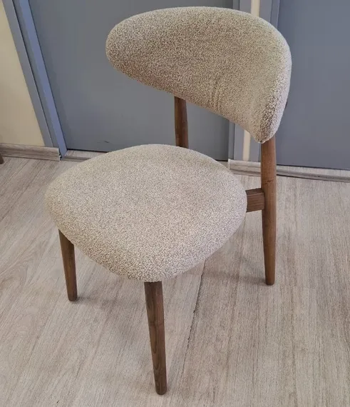 Стул Holmes, бежевый, ножки орех