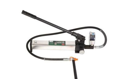 Насос гидравлический усиленный с манометром 10т(обьем масла-0,5л.давления-630 bar) RockForce##Rock FORCE RF-0100-2B-2CB