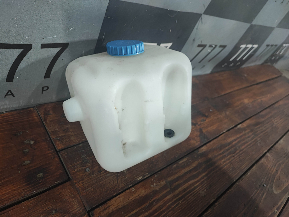 Бачок омывателя LADA Granta  Б/У Оригинал 21905208406