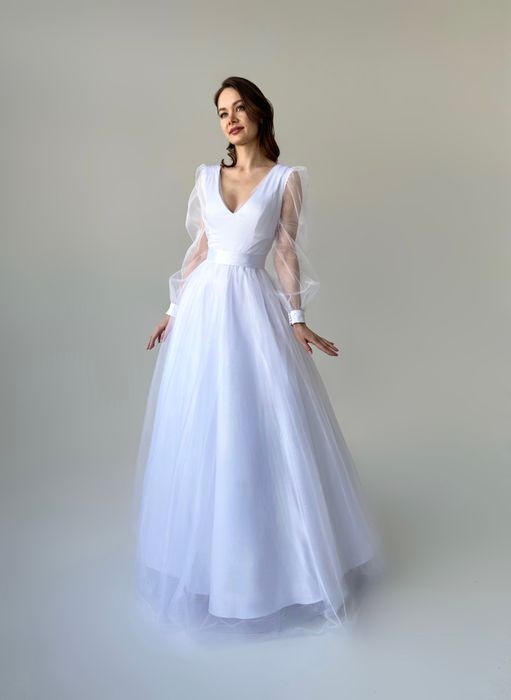 Свадебное платье с V вырезом из блестящего фатина (белый)