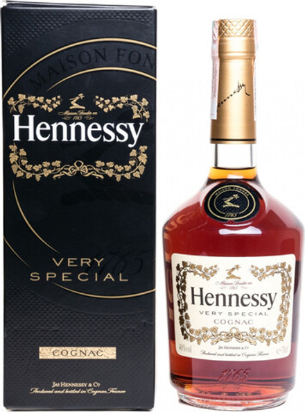 Коньяк Hennessy V.S gift box, 0.7 л