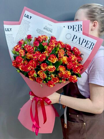 Букет из 13 кустовых роз "Фаер Флеш"