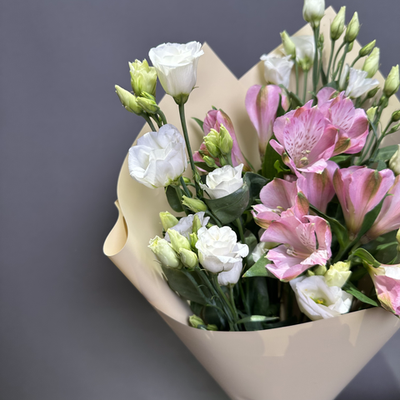 Букет "Монки" (Альстромерии, Белая эустома)