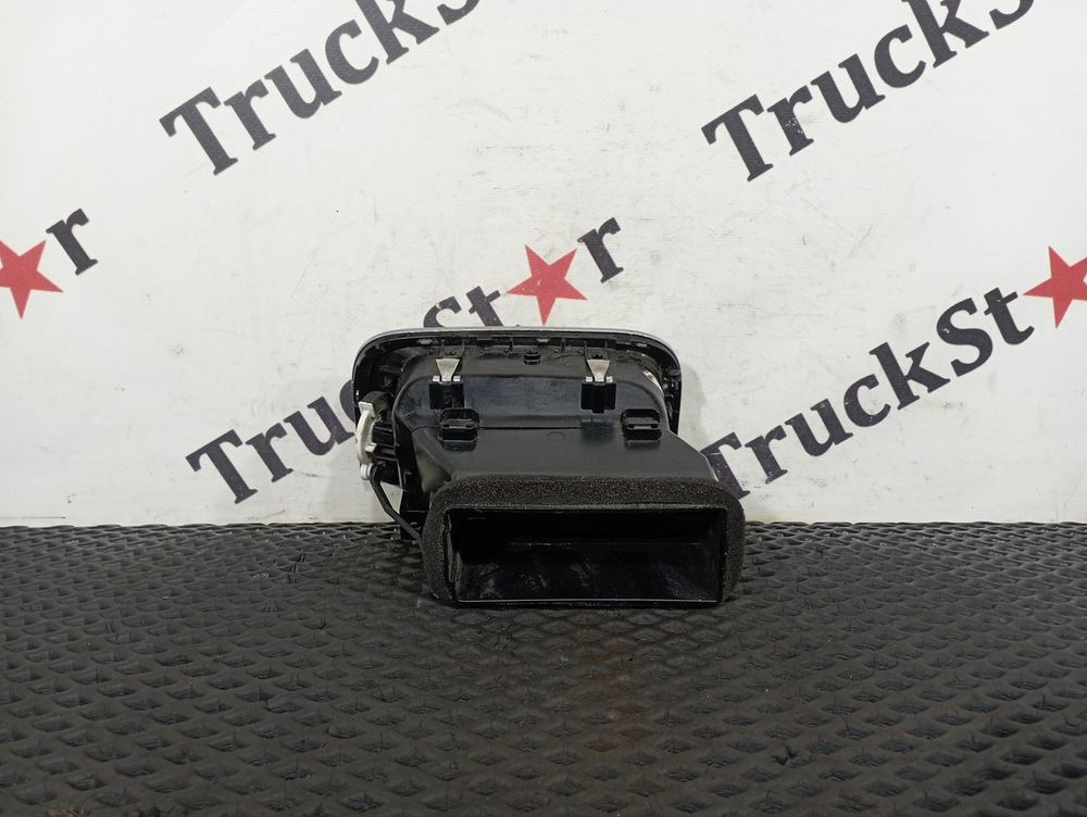 Дефлектор воздуховода правый 2023г