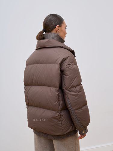 Короткий коричневый пуховик с шерстяными вставками