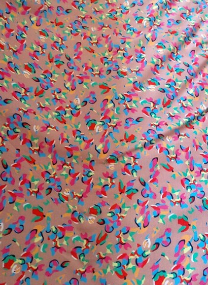 Штапель принт геометрия голуб/желт/красн на бежевом D58C1