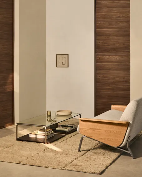 Двухместный диван Amsen, светло-коричневый с подлокотниками из шпона ореха