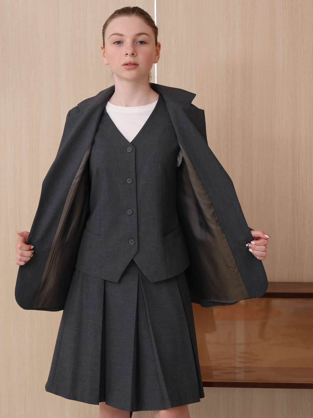 Жилет классический графитового цвета unisex