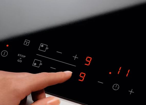 Стеклокерамическая панель Electrolux EHF6346XOK