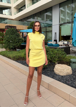 трикотажный топ в желтом цвете