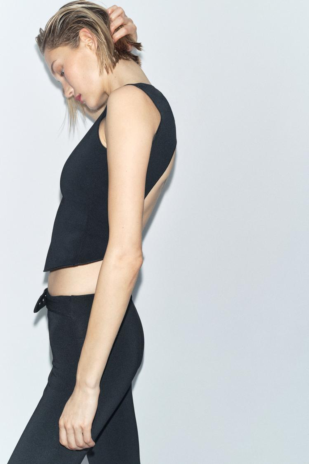 ZARA ЭЛАСТИЧНЫЙ ТОП С ПРЯЖКОЙ, ЧЕРНЫЙ