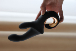 Черный вибратор-кролик