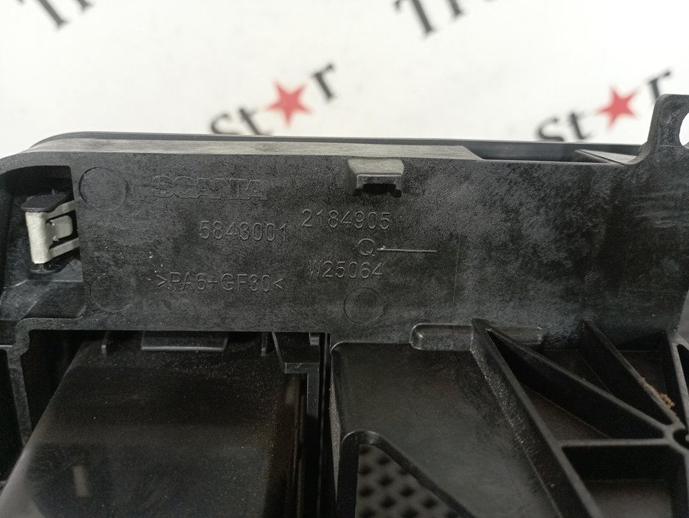 Крепление магнитолы