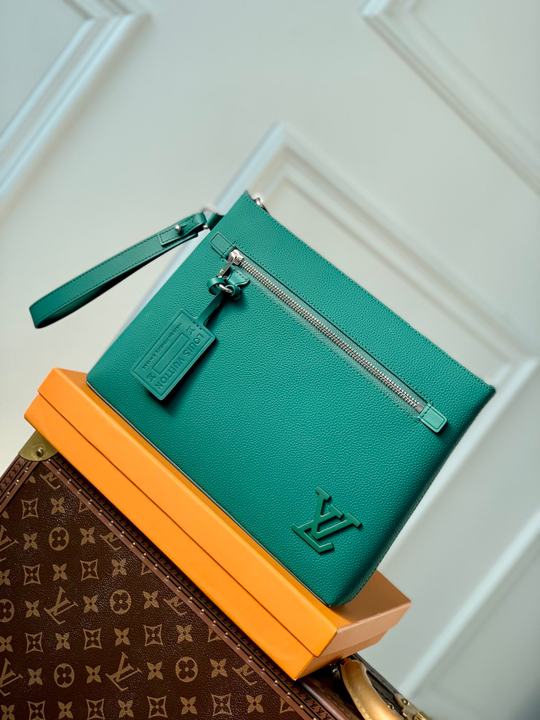 Louis Vuitton Takeoff Pouch