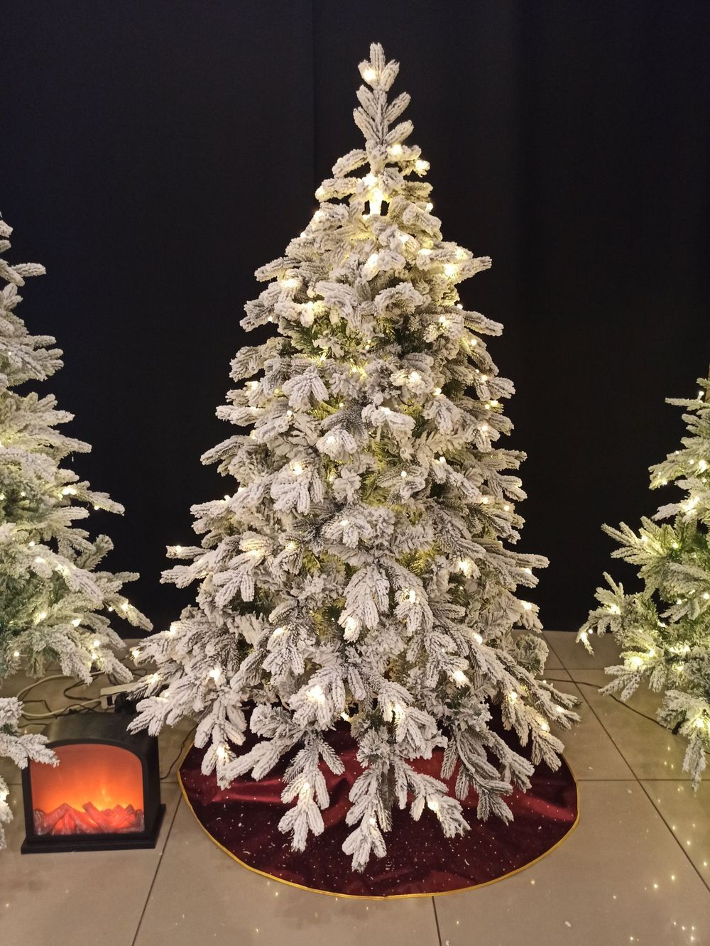 Заснеженная елка с гирляндой «Аляска» (Литая+пвх) 270 см / 2.7 м