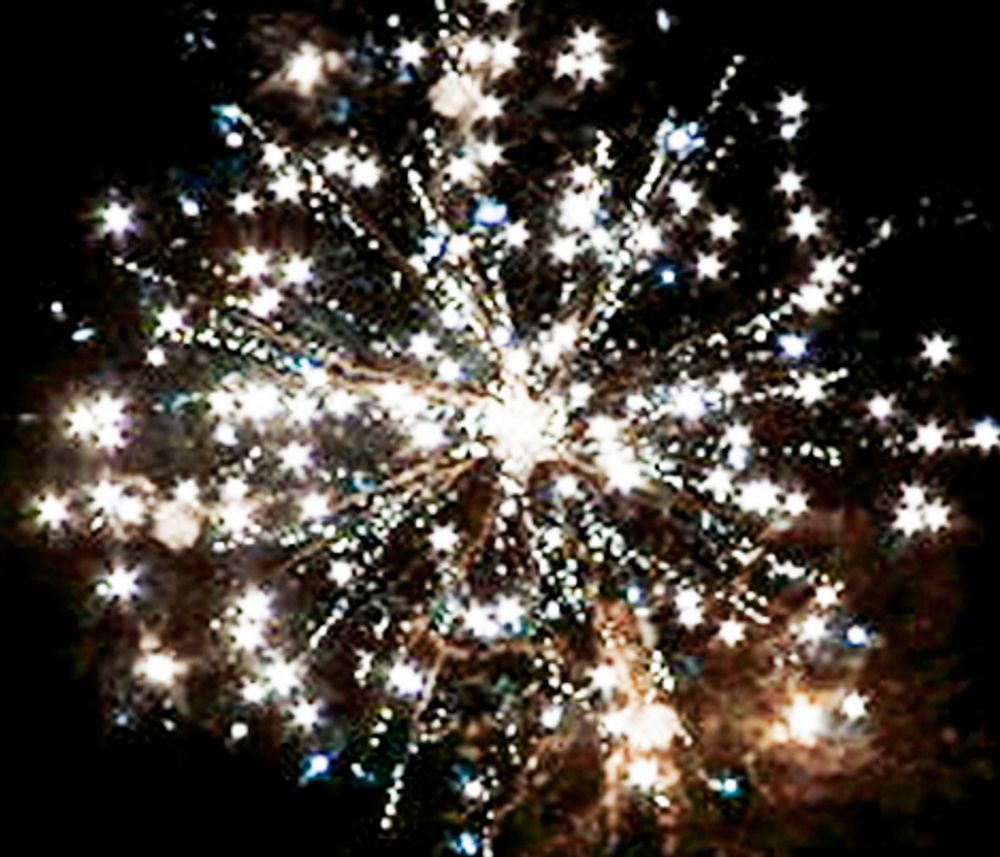 Батарея салютов «WIND FIREWORKS»   0,8"/100 залпов