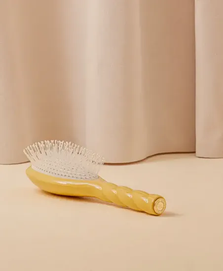 La Bonne Brosse N.04 The Miracle Detangling Scalp Brush