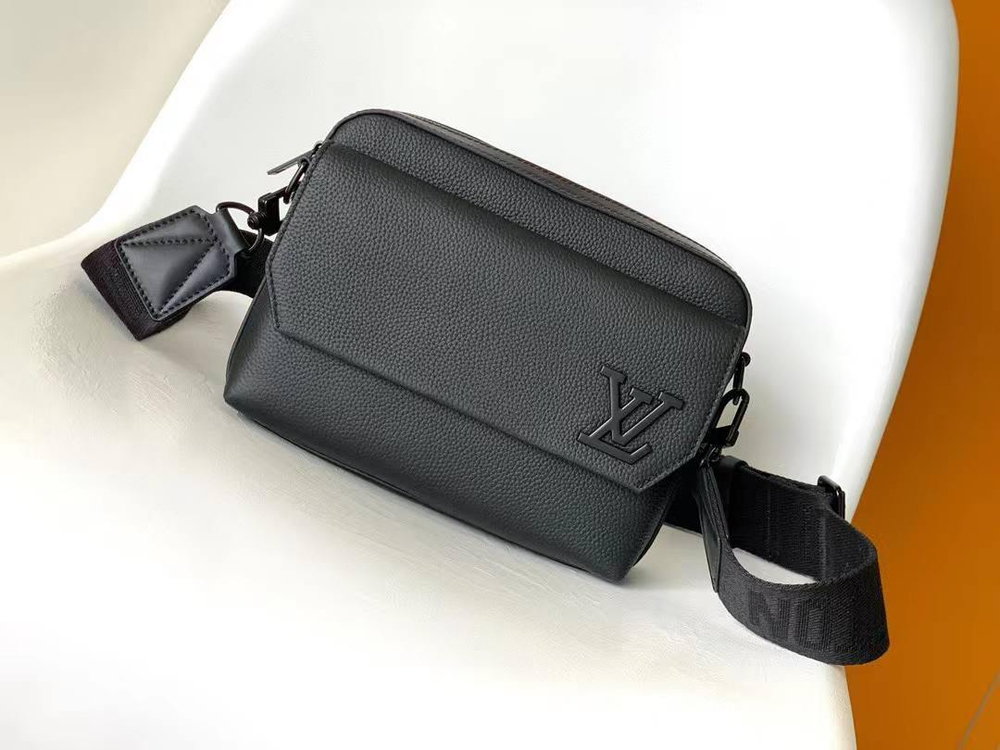 Сумка-мессенжер Louis Vuitton