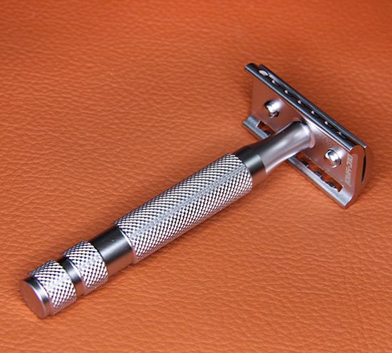 Т-образная бритва (станок) YAQI, матовый хром