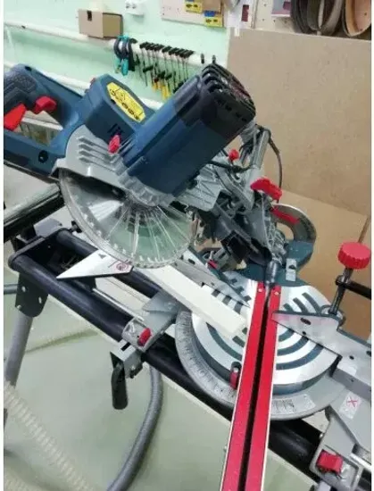 Торцовочная пила с протяжкой BOSCH GCM 8 SJL, 1600 Вт