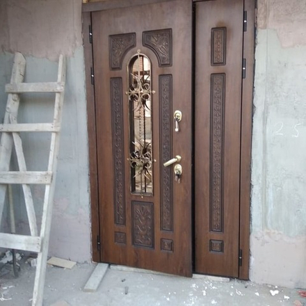 Двупольная входная дверь Лацио