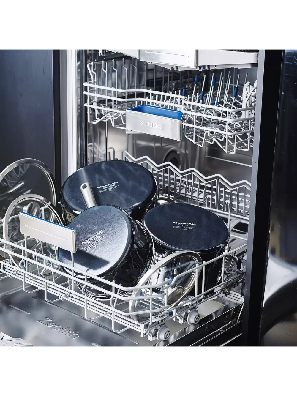 KitchenAid Эмалированная кастрюля 18 см 2 л с крышкой Onyx Black