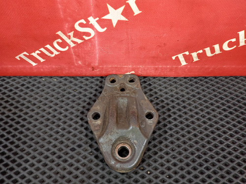 Кронштейн стабилизатора переднего