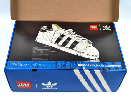 Конструктор LEGO 10282 Adidas Оригинальные Суперзвезда